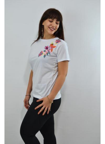 Çiçek Nakışlı Kadın T-Shirt Beyaz