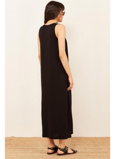 Kadın Siyah Renkli Nakış Detaylı Örme Elbise