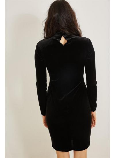 Kadın Siyah Yakası Bantlı İnci Süslemeli Kadife Elbise